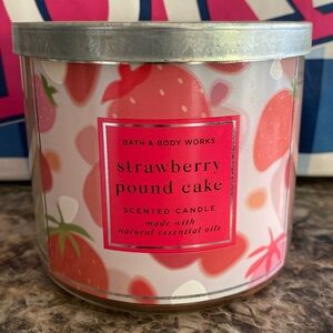 Bath & Body Works  Strawberry Pound cake 3 - Wick Candles